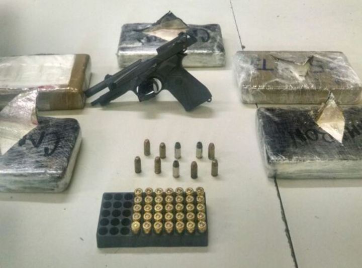 arma y cocaina