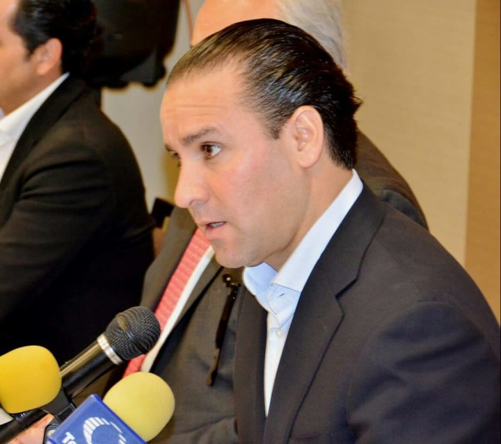 absoluto-respeto-a-la-diputada-patricia-rios-chris-lopez-2