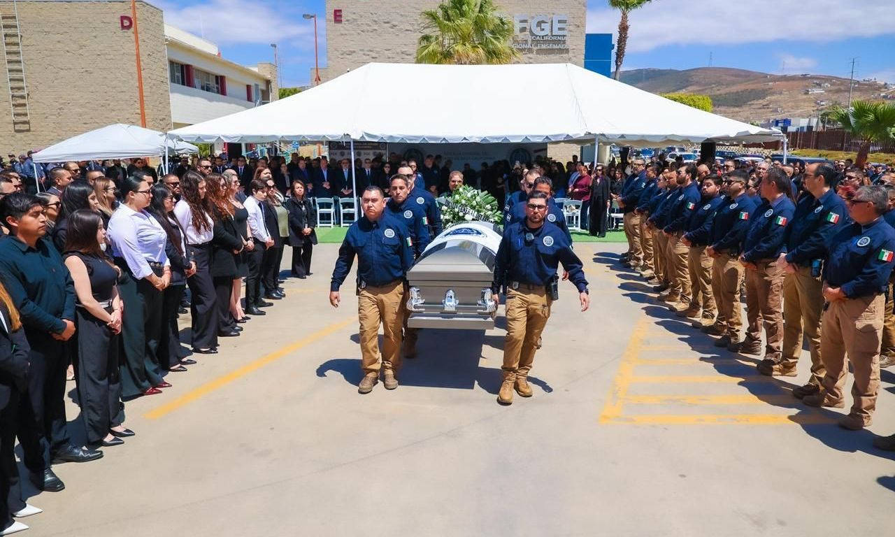 Honras fúnebres para agente asesinado en Ensenada