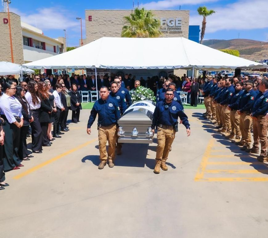 Honras fúnebres para agente asesinado en Ensenada