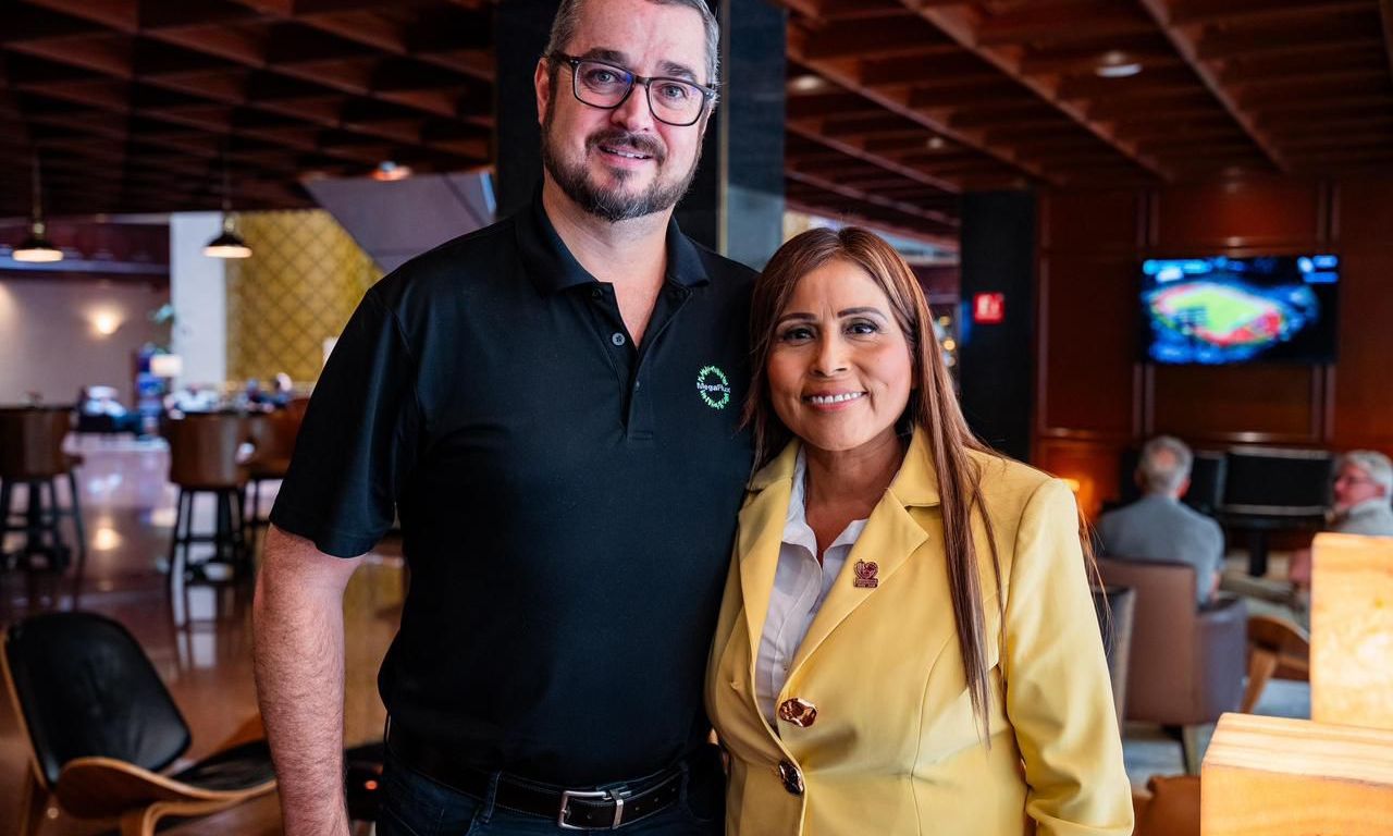 Impulsa Claudia Agatón proyectos de electromovilidad y energías limpias para Ensenada