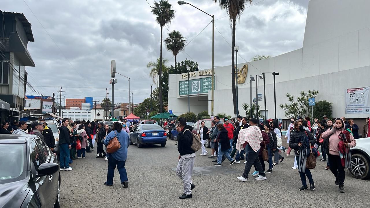 Evacúan a un centenar de personas tras conato de incendio en la Clínica 7 del IMSS en Tijuana