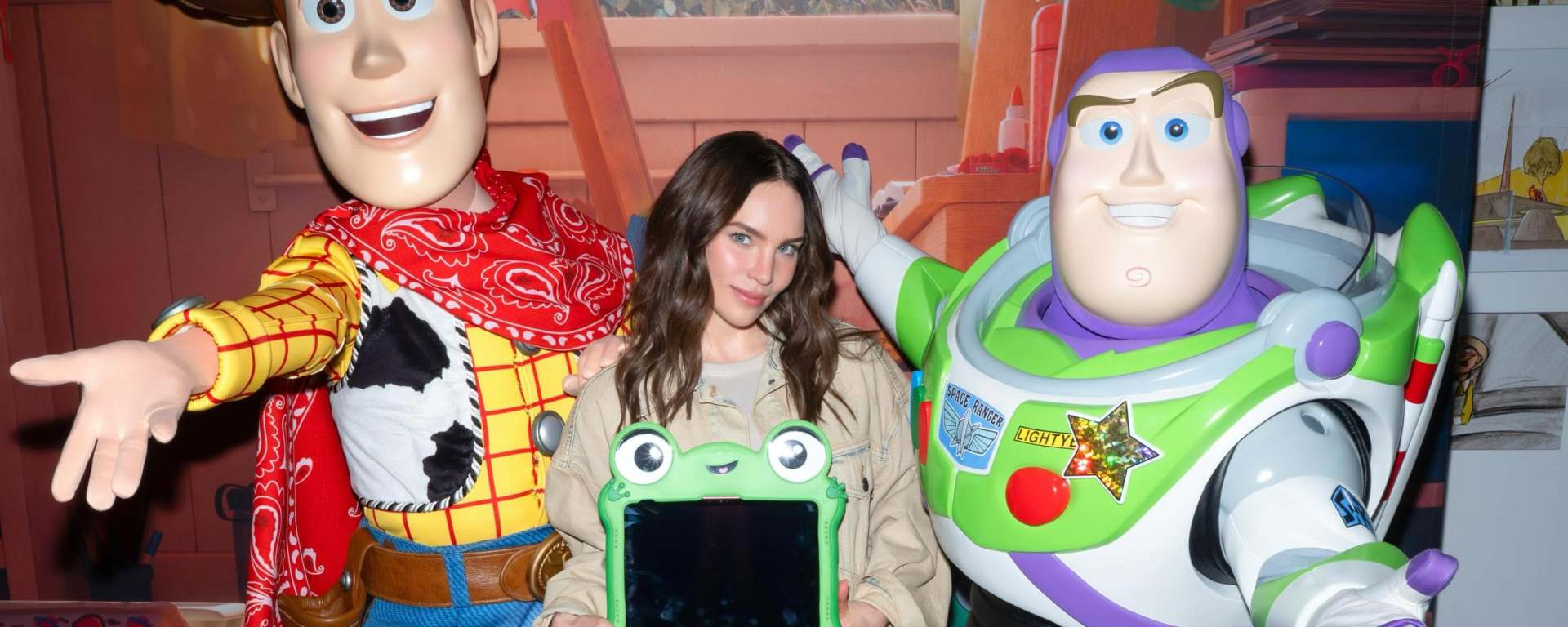 ¡Belinda se une al universo de 'Toy Story 5' como la voz de Lilypad!