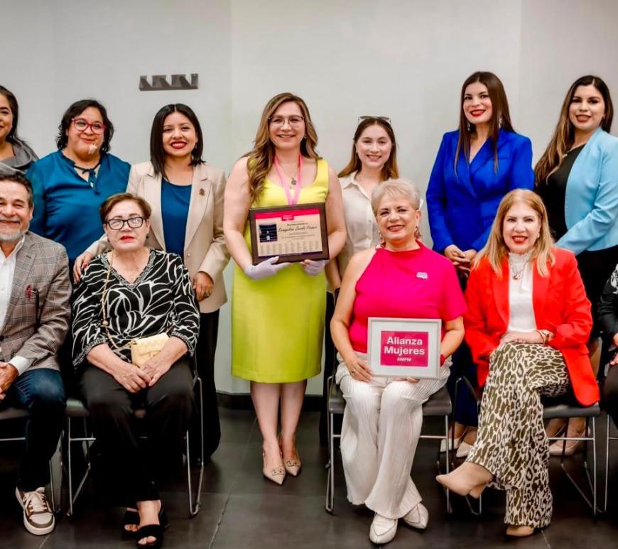 Reconoce Alianza de Mujeres AC a la jueza Evangelina Zavala con el galardón Mujer de Éxito