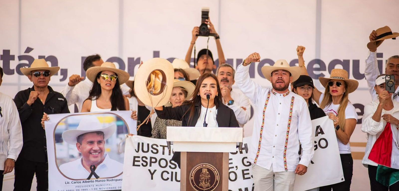 Grecia Quiroz denuncia persecución política y alerta sobre riesgos a su integridad