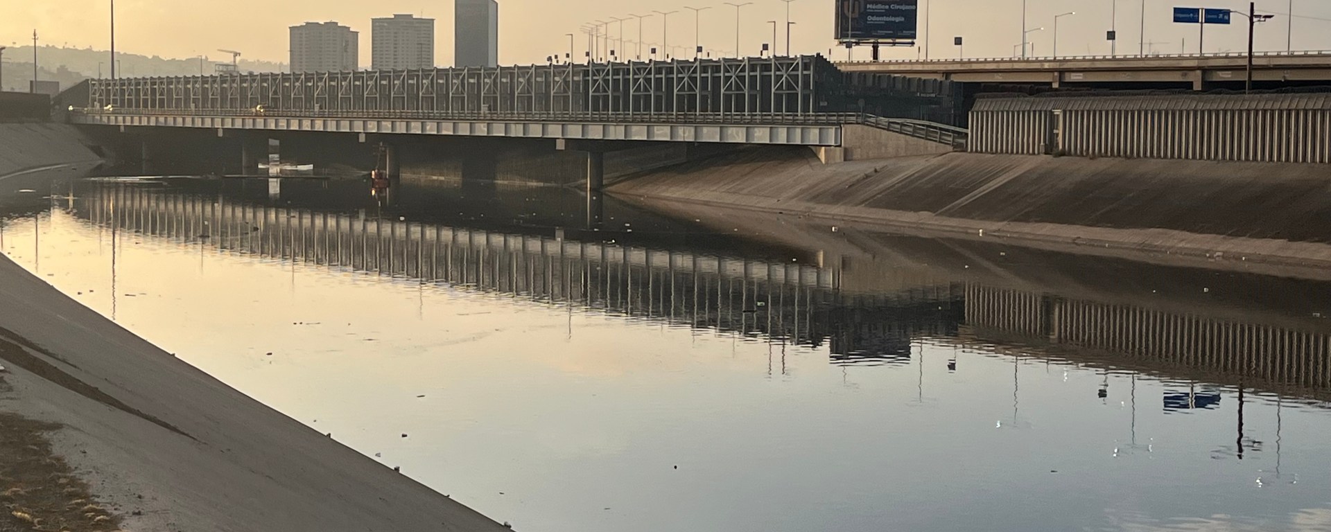 Lluvias obligan a suspender estación clave de bombeo en el río Tijuana