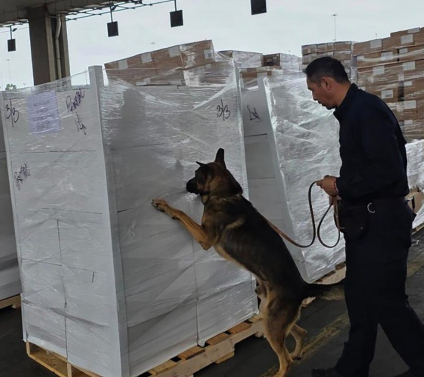 Decomisan más de 1.3 toneladas de metanfetamina y fentanilo en la aduana de Tijuana