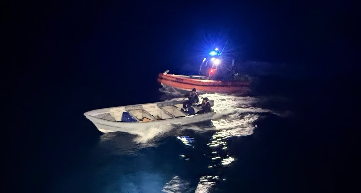 Interceptan a 16 personas en altamar frente a la costa de San Diego