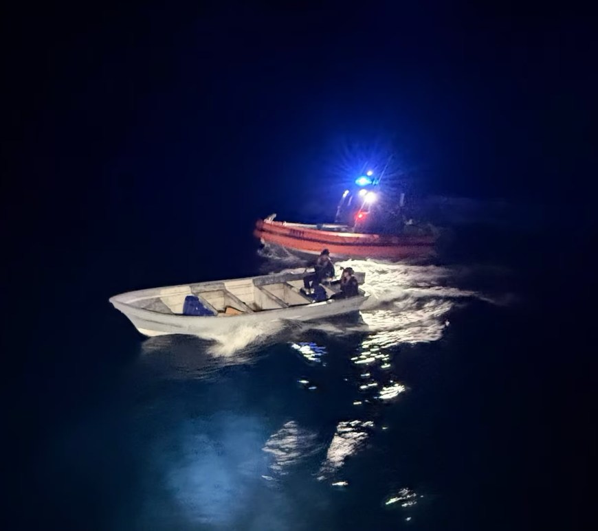 Interceptan a 16 personas en altamar frente a la costa de San Diego