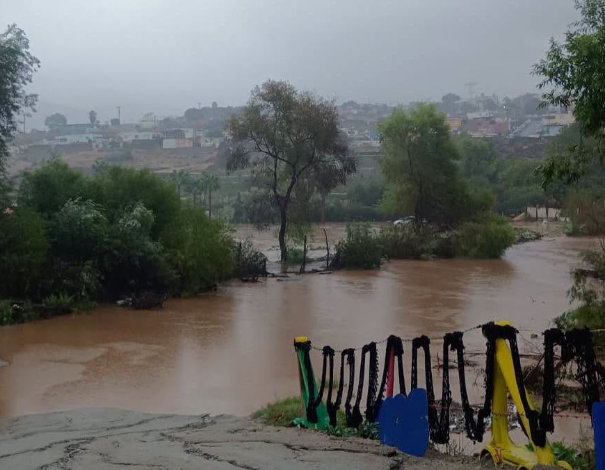Ensenada bajo el agua tras el paso de Rachel: reportan decenas de autos varados, calles cerradas y 25 colonias sin luz