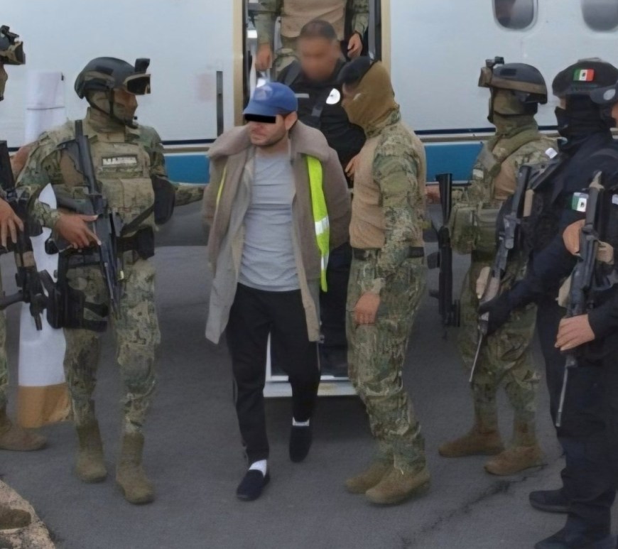 Dictan prisión preventiva a mando naval retirado vinculado a red de 'huachicol fiscal'