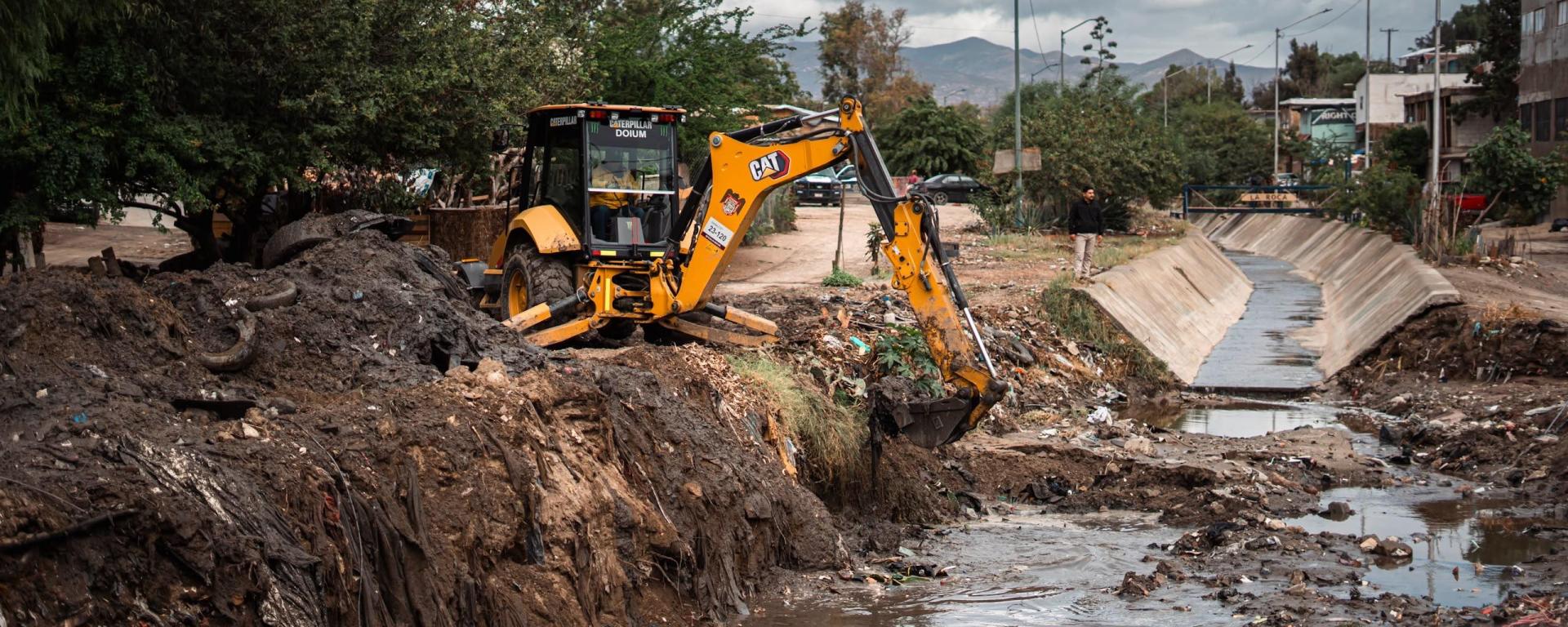 Desazolvan canal pluvial en El Pípila para reducir riesgos por lluvias