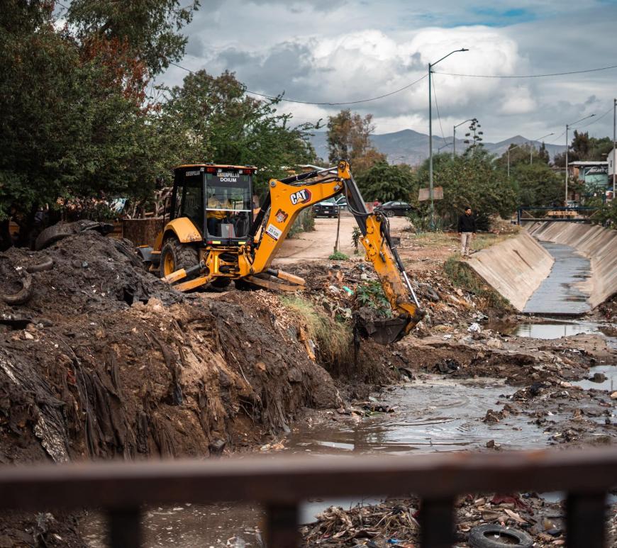 Desazolvan canal pluvial en El Pípila para reducir riesgos por lluvias