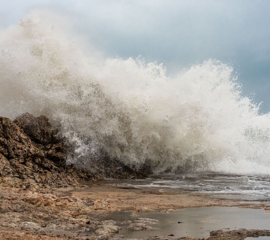 Alerta por oleaje elevado de hasta 3.5 metros en Playas de Rosarito