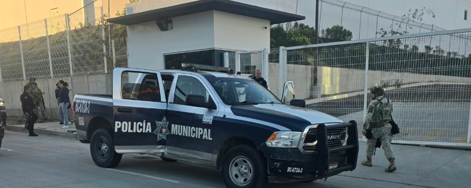 Fuera de peligro agente baleado en persecución en Tijuana; hay una mujer detenida