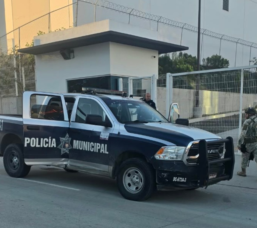 Fuera de peligro agente baleado en persecución en Tijuana; hay una mujer detenida