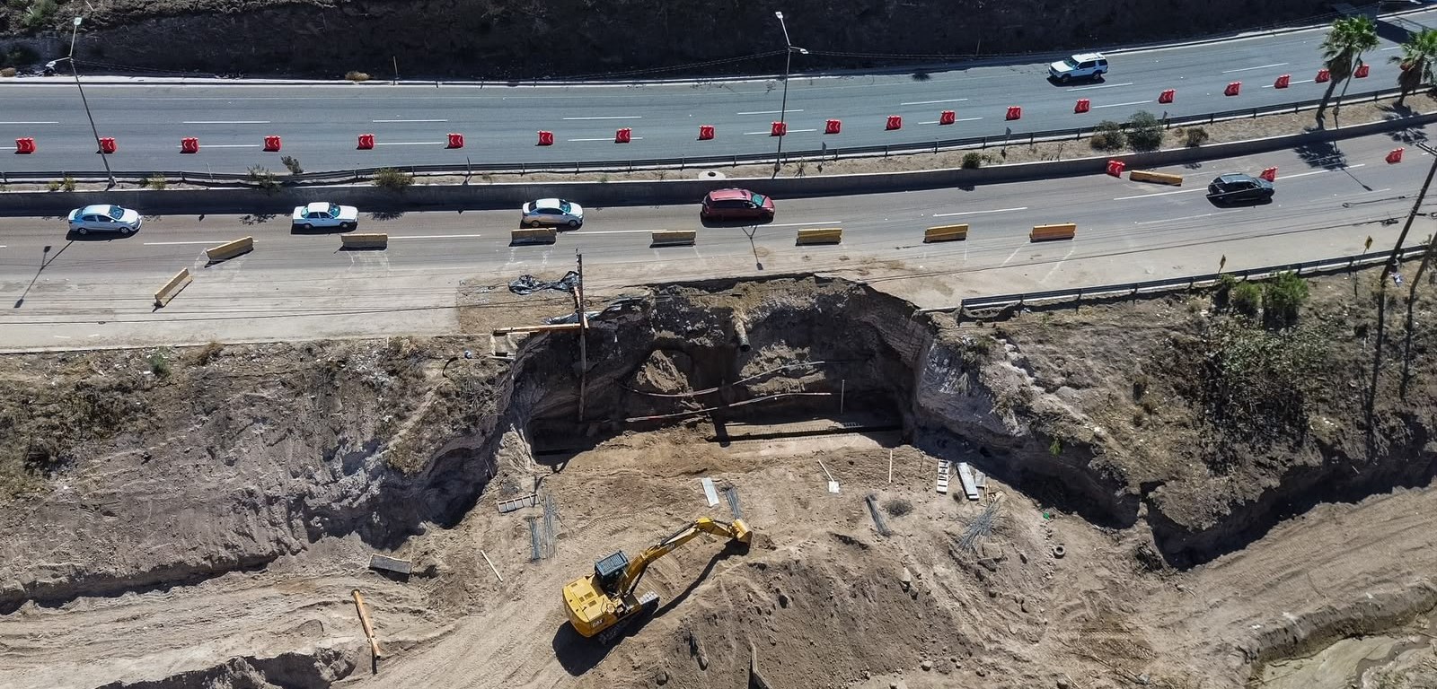 Habilitan contraflujo por socavón en la carretera libre Tijuana–Rosarito; obras costarán 43 mdp y concluirán en diciembre