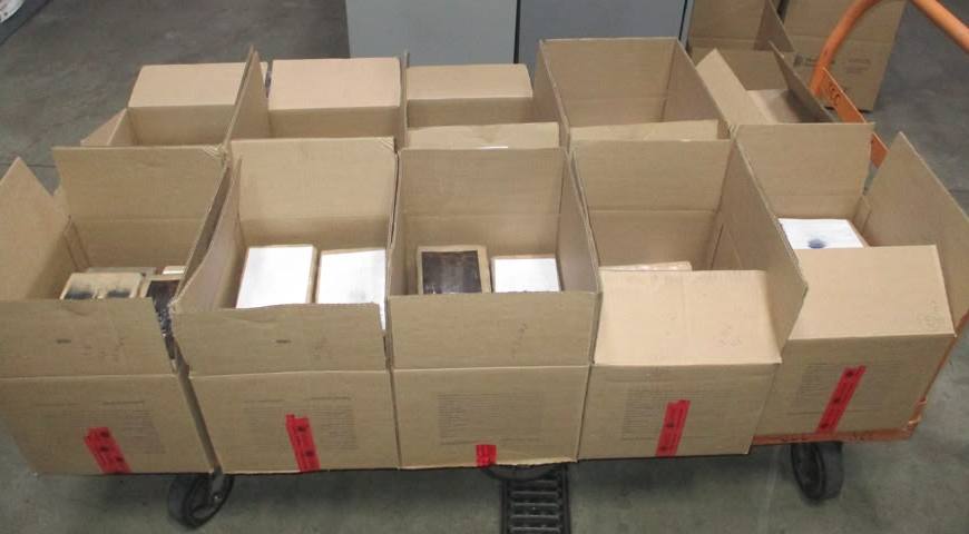 Decomisan cargamento millonario de cocaína oculto en autobús comercial en San Ysidro
