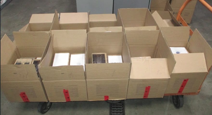 Decomisan cargamento millonario de cocaína oculto en autobús comercial en San Ysidro