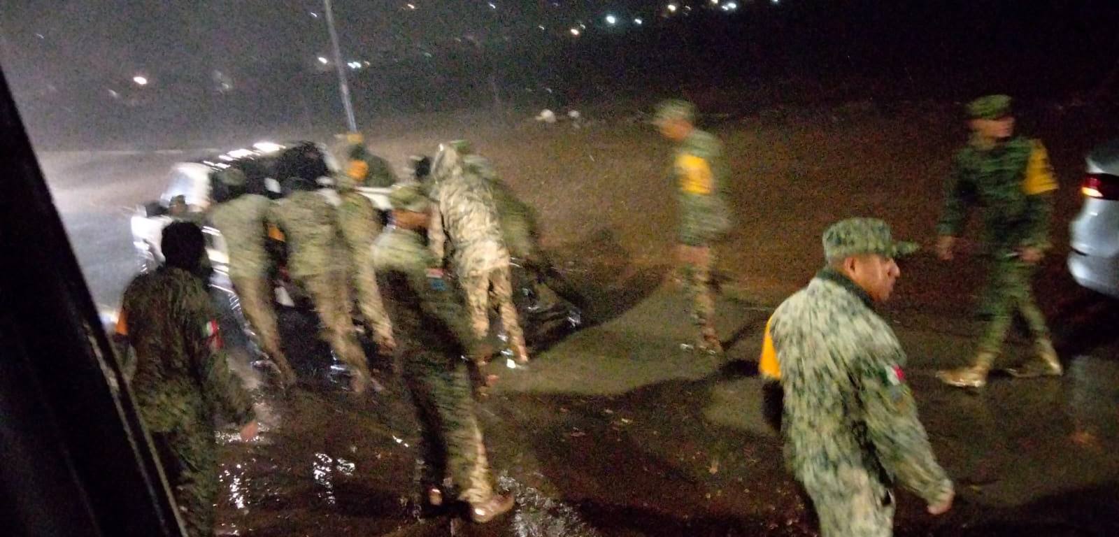 Buscan a seis personas arrastradas por la corriente tras el paso de "Rachel" en Ensenada