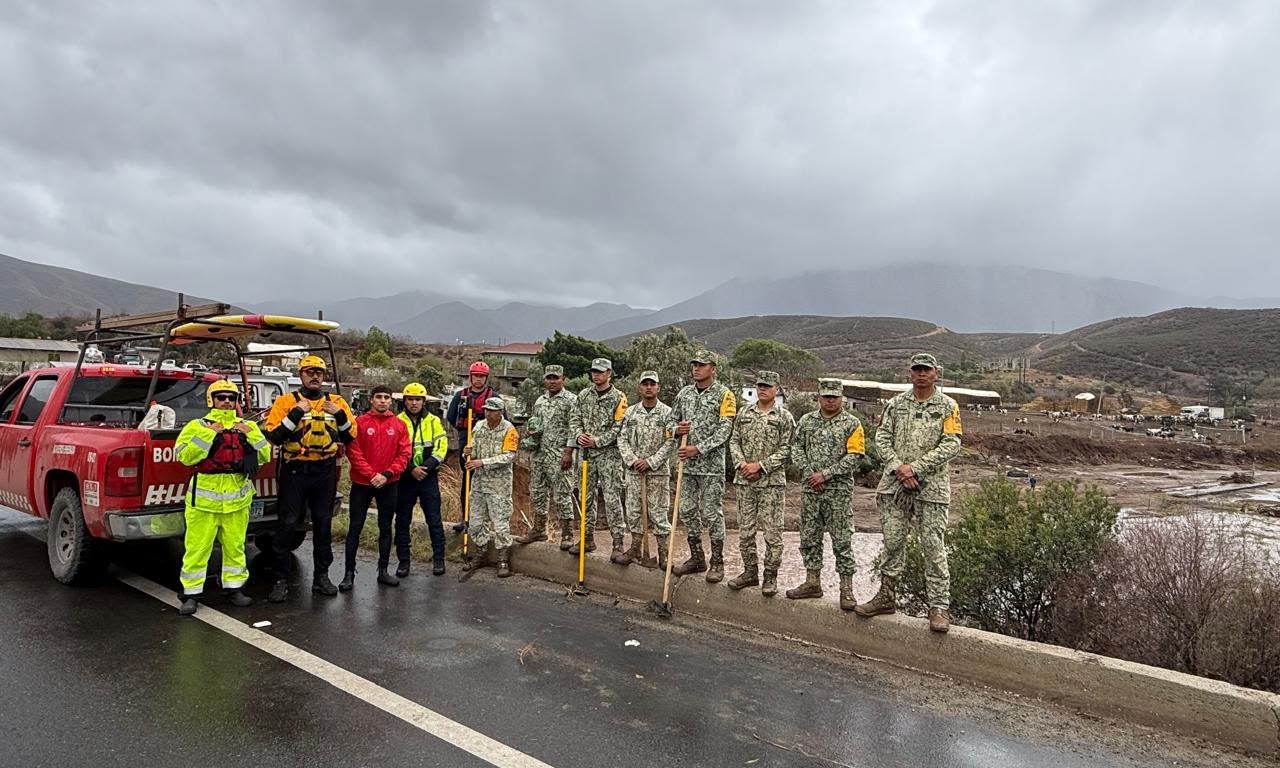 Tres integrantes de una familia siguen desaparecidos tras ser arrastrados por arroyo en Ensenada