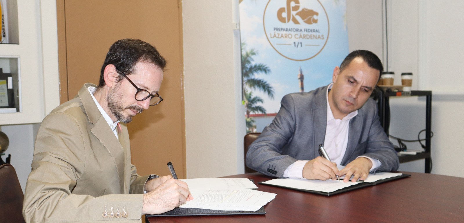 Alumnos de la Prepa Lázaro Cárdenas tendrán pase directo y becas en la Ibero Tijuana