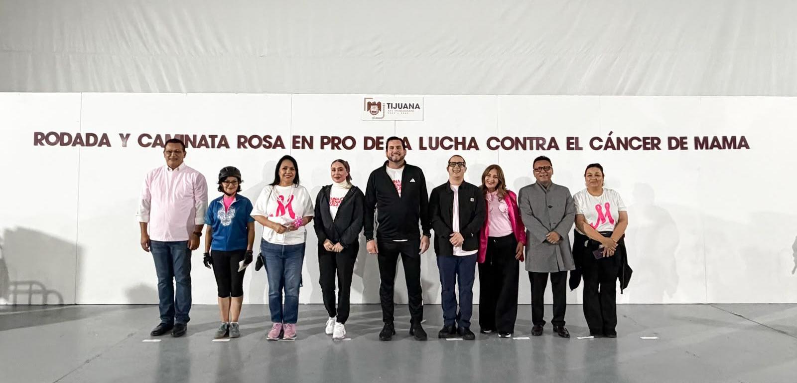 Alrededor de 400 personas marchan y ruedan en Tijuana por la prevención del cáncer de mama