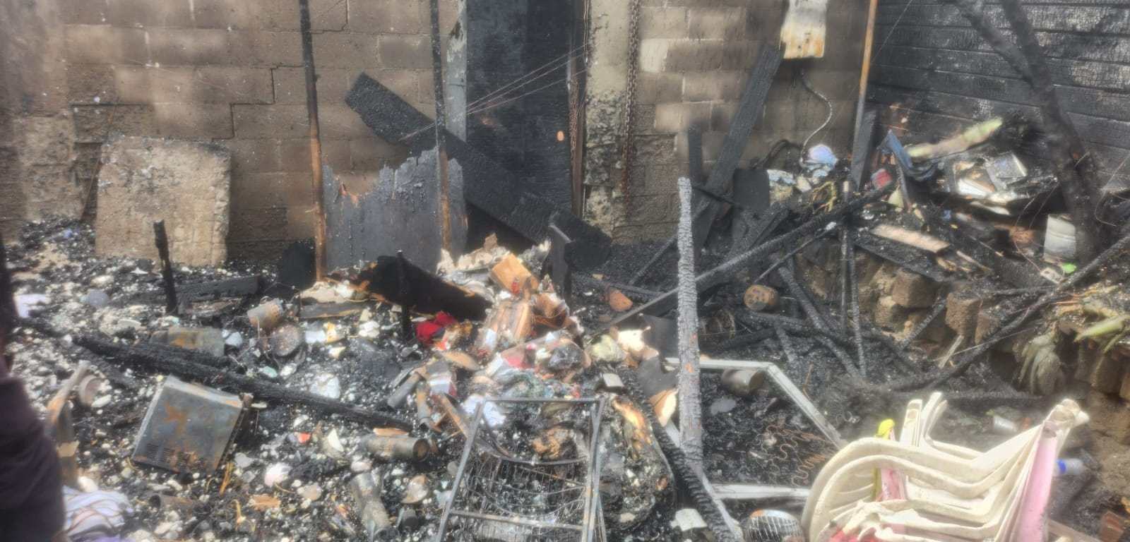 Familia lo pierde todo tras incendio en la colonia Tierra y Libertad; piden apoyo a la comunidad